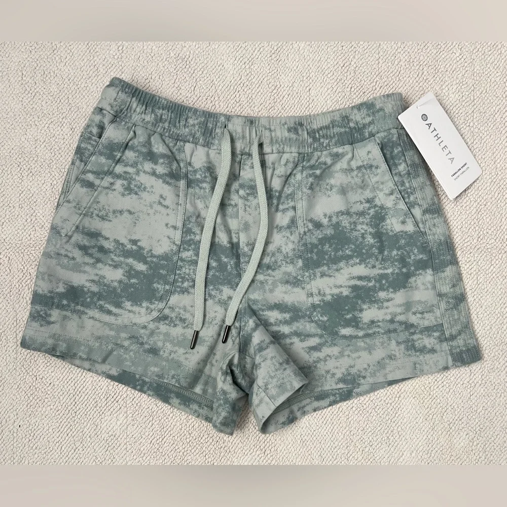 ATHLETA Farallon Short Fog Camo Coast Green Women’s Size: Small - Picture 4 of 16